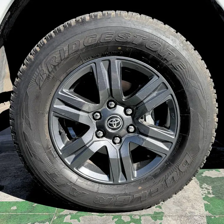 TOYOTA HILUX 2.7 4X2 MT SR 2023 25