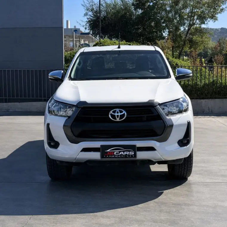 TOYOTA HILUX 2.7 4X2 MT SR 2023 2