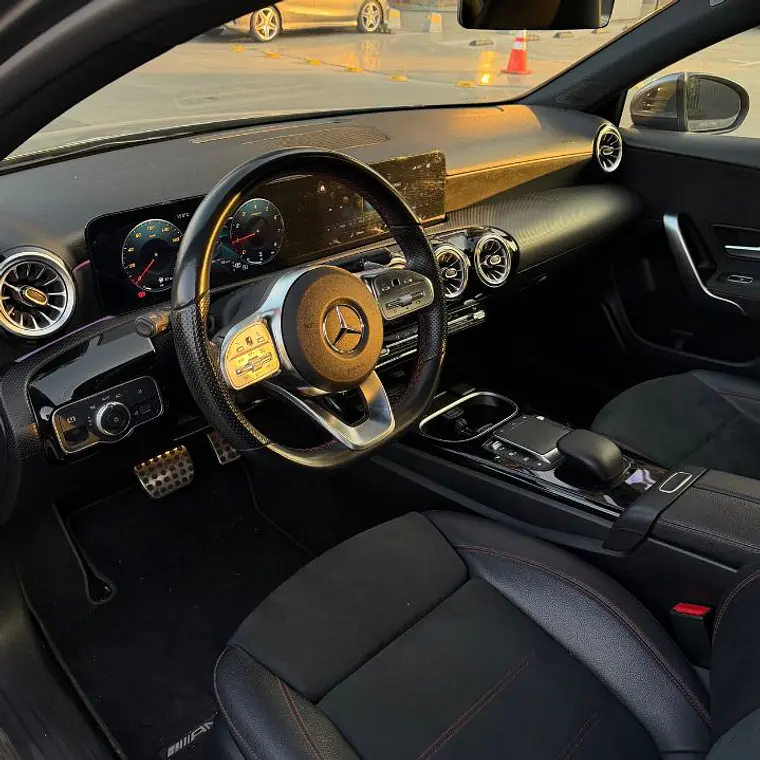 MERCEDES BENZ A250 AMG LINE 2.0 2023 10