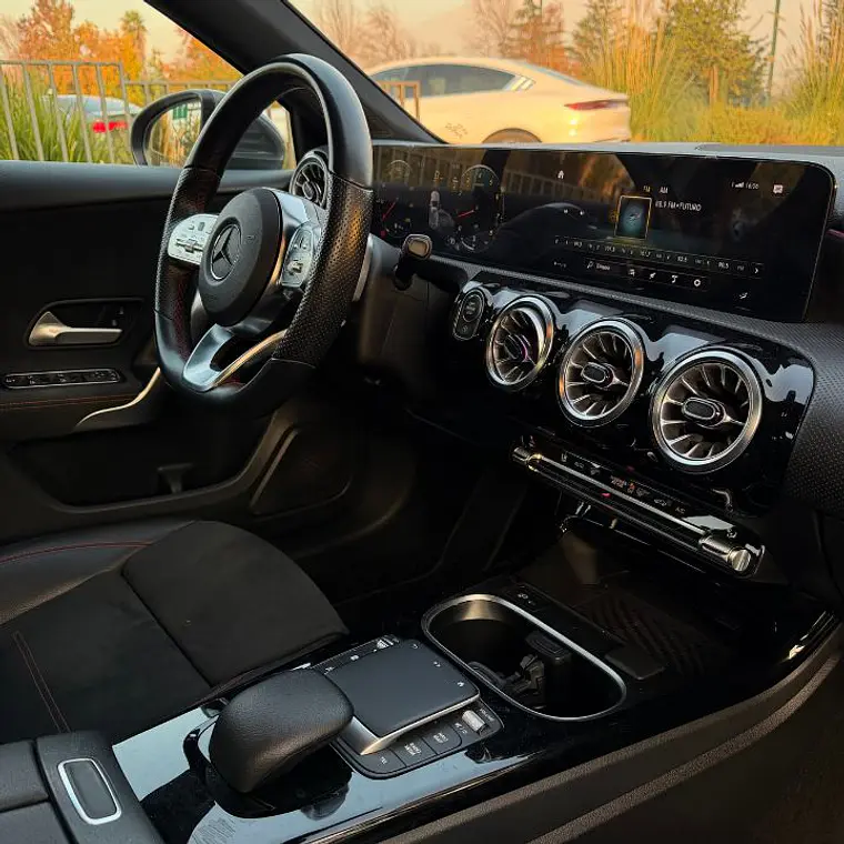 MERCEDES BENZ A250 AMG LINE 2.0 2023 16
