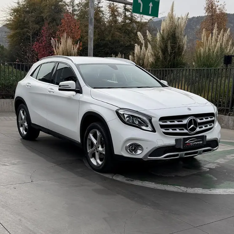 MERCEDES BENZ GLA 200 1.6 2019 4