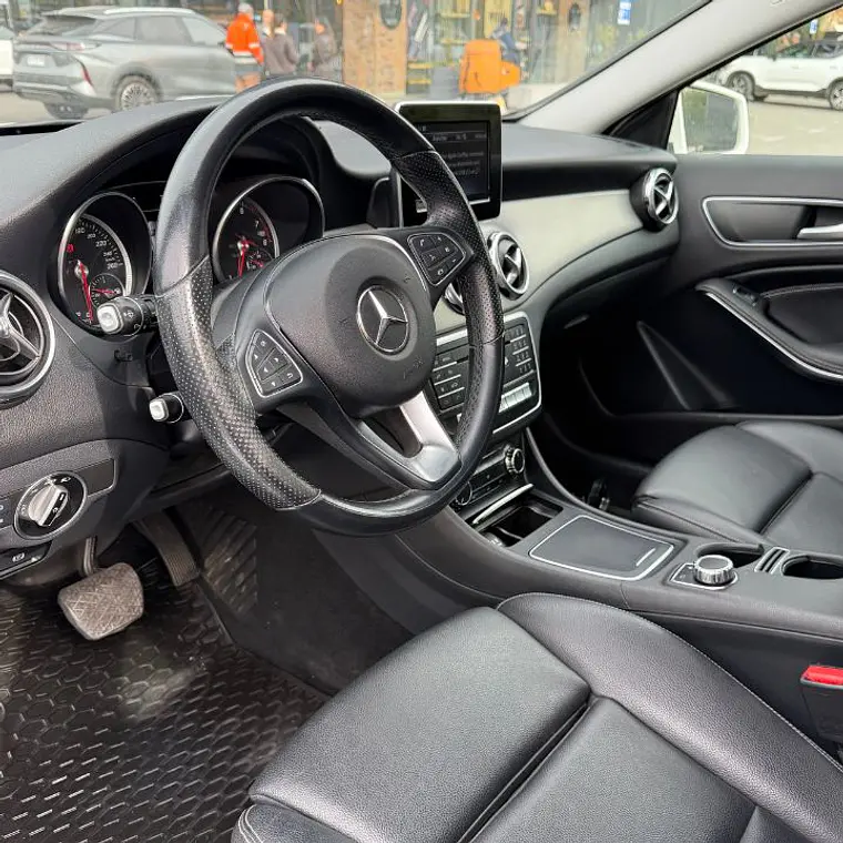 MERCEDES BENZ GLA 200 1.6 2019 10