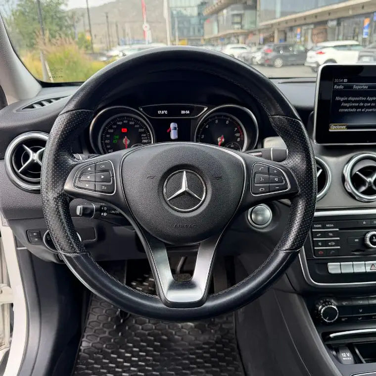 MERCEDES BENZ GLA 200 1.6 2019 11