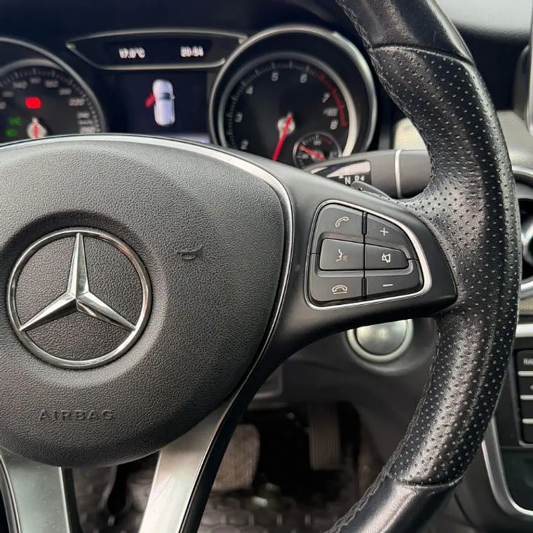 MERCEDES BENZ GLA 200 1.6 2019 14