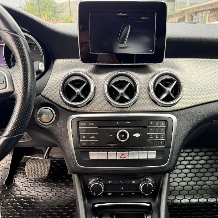 MERCEDES BENZ GLA 200 1.6 2019 24