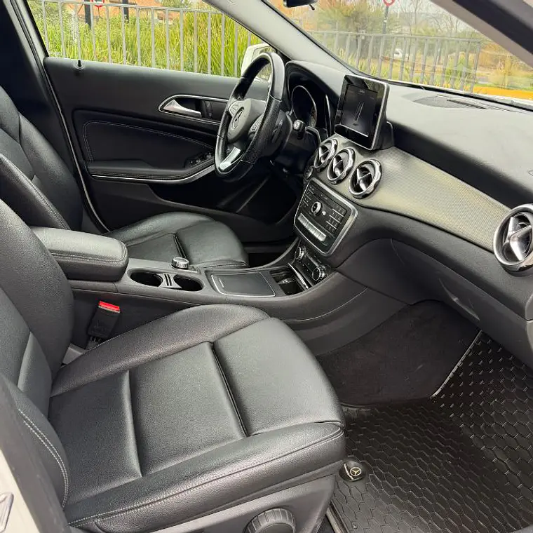 MERCEDES BENZ GLA 200 1.6 2019 16