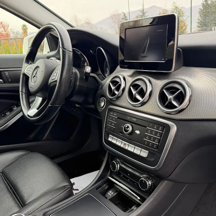 MERCEDES BENZ GLA 200 1.6 2019 17