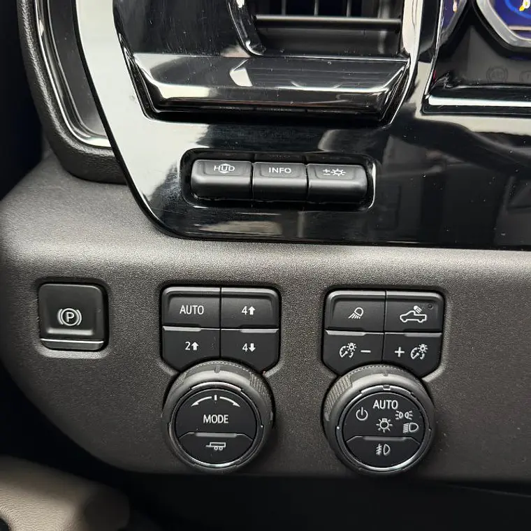 CHEVROLET SILVERADO SILVERADO CC 6.2L AT10 4X4 2023 24