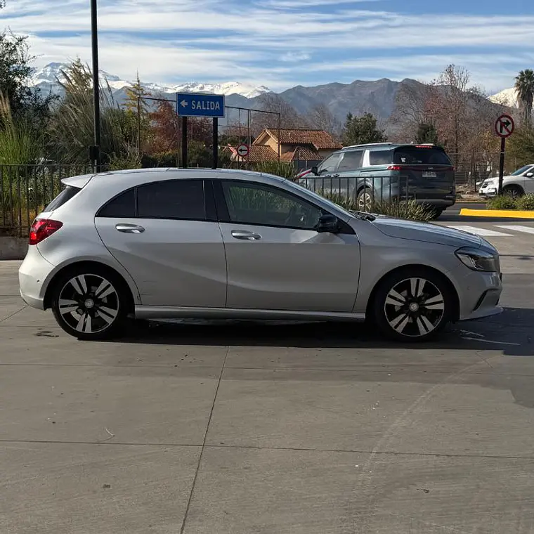 MERCEDES BENZ A200 D 2.0 2017   7