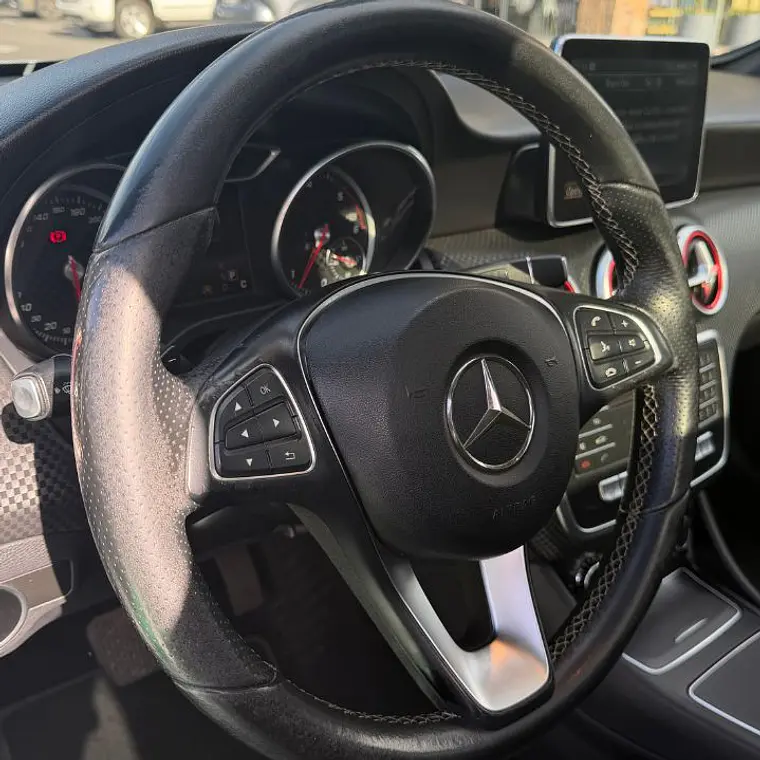 MERCEDES BENZ A200 D 2.0 2017   11