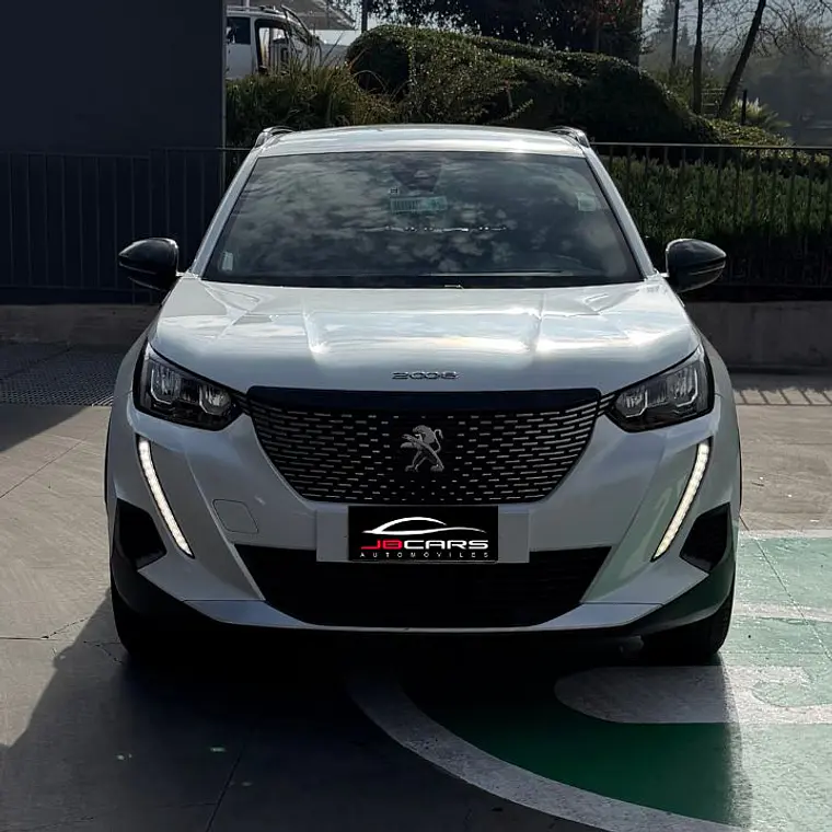 PEUGEOT 2008 ALLURE BLUEHDI 1.5 2023. 3
