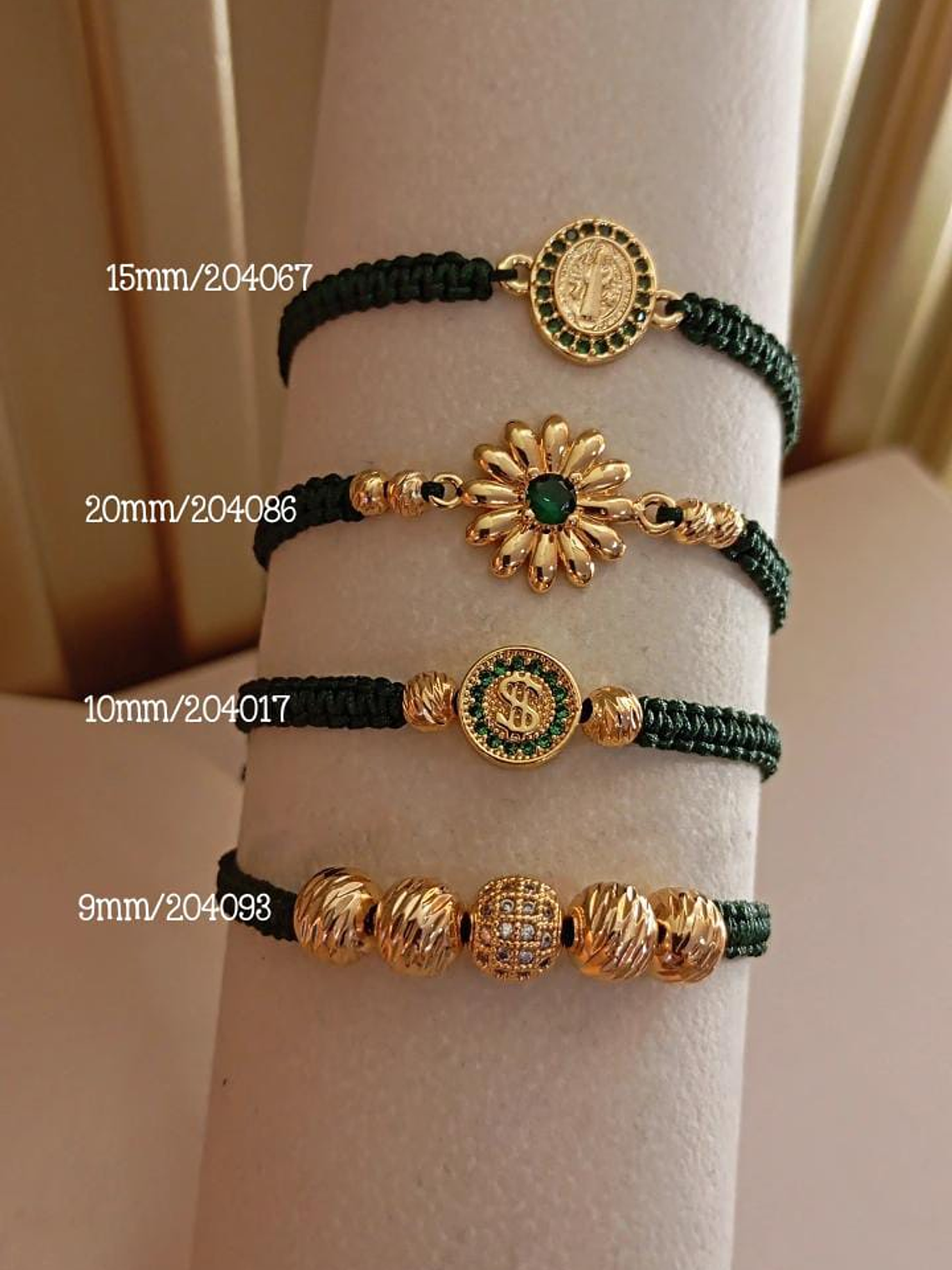 PULSERAS BORDADAS + DIJE 1