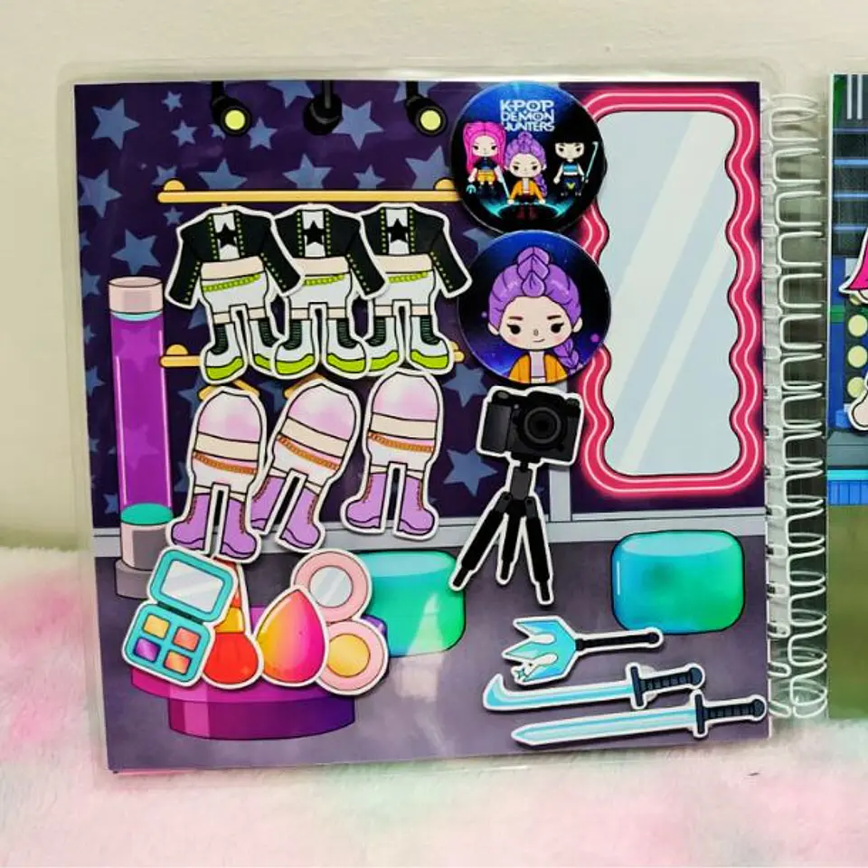 Huntrix Guerrreras K-Pop y Saja Boys Libro Interactivo de 10 paginas piezas con velcro 9