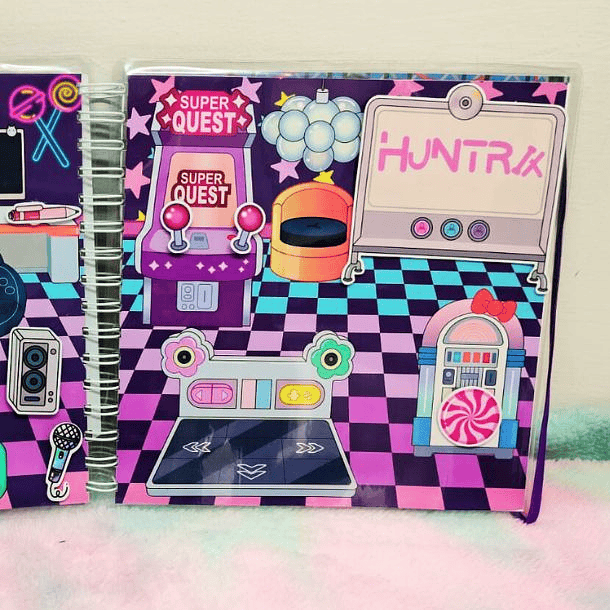 Huntrix Guerrreras K-Pop y Saja Boys Libro Interactivo de 10 paginas piezas con velcro 8