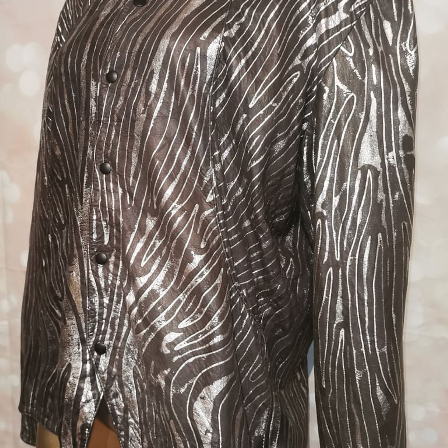 Chaqueta Ecocuero Diseño Zebra Plata Oversized (XL) 7