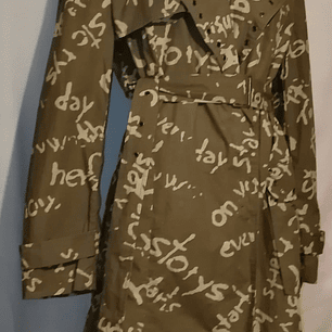 Abrigo Trench Gabardina Estampado DESIGUAL (M-L)