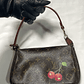 Takashi Murakami Monogram Cherry Pochette LV Como nuevo - Miniatura 3