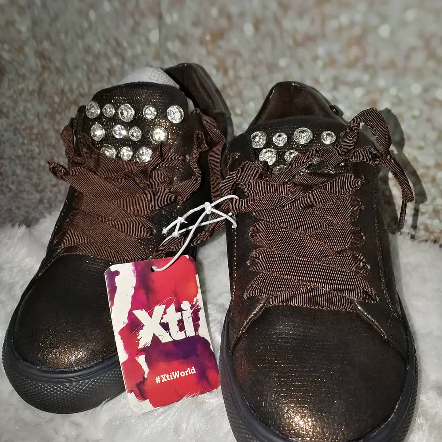 Zapatillas Diseño Metalizado Brillos XTI (39) NUEVO CAJA 7