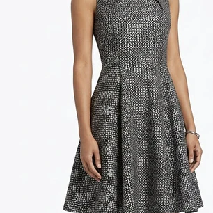 Vestido Coctail Flare Estructurado Jaquard BB DAKOTA (XS) COMO NUEVO
