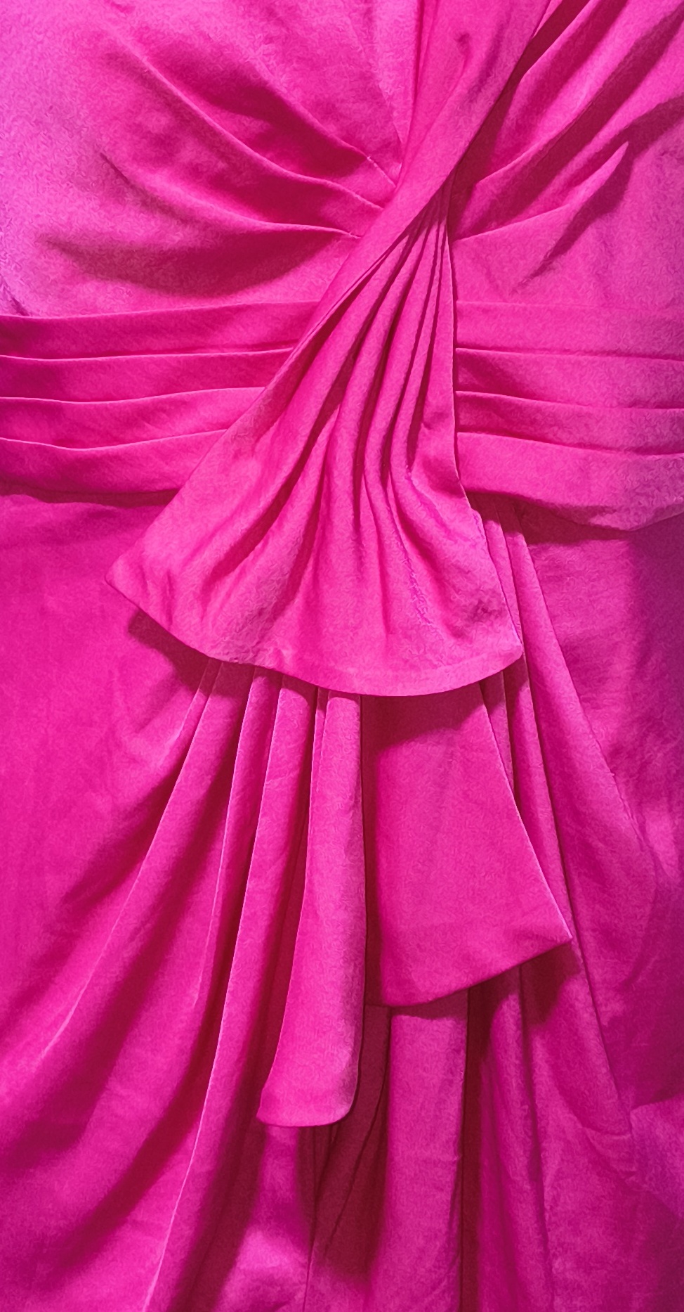 Vestido Satén Rosa Fucsia  BCBGMAXAZRIA (M) SHOWROOM 3