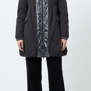 Parka Abullonada Estilo Japones Detalles Acharolados (S) 
