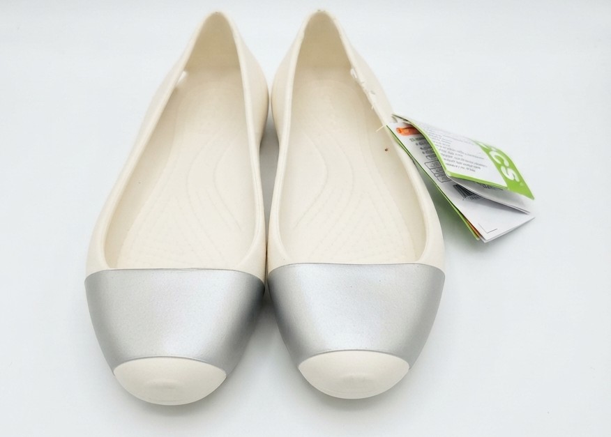 Flats Beige/Plateado CROCS (37/37.5) NUEVO CON ETIQUETAS 3