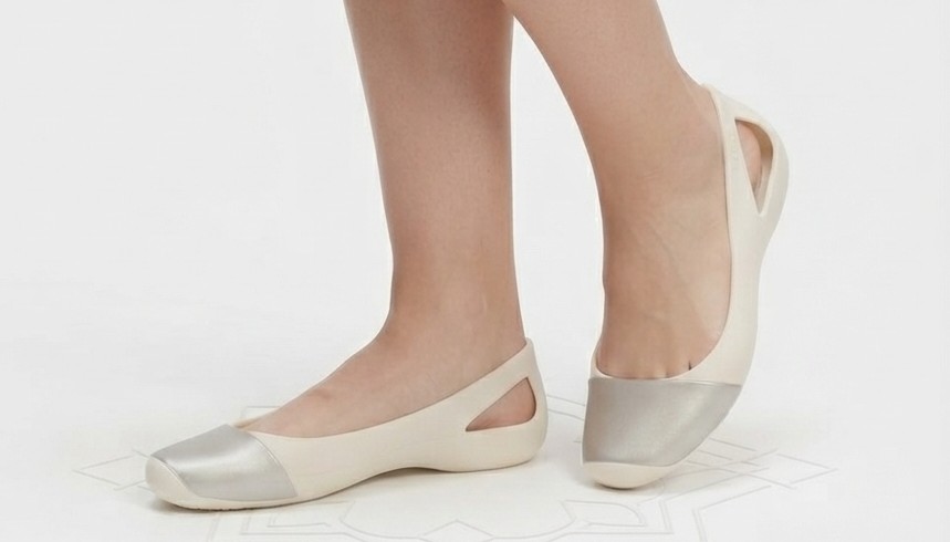 Flats Beige/Plateado CROCS (37/37.5) NUEVO CON ETIQUETAS 1