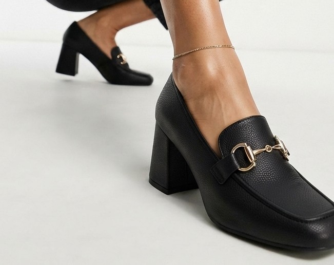 Zapatos Tipo Mocasín con Tacón Ancho y Hebilla Dorada NEW LOOK (36) NUEVO 1