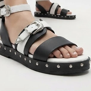 Sandalias 100% Cuero Natural Bicolor Tachas y Hebillas AURORA CONEJERO (38-38.5) NUEVO