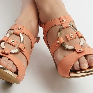 Sandalias 100% Cuero Plataforma Tono Coral y Acabado Dorado ANNE KLEIN (37)