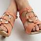 Sandalias 100% Cuero Plataforma Tono Coral y Acabado Dorado ANNE KLEIN (37) - Miniatura 1