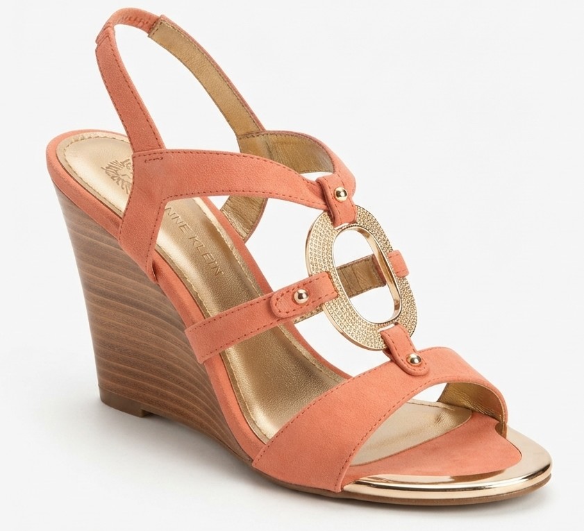 Sandalias 100% Cuero Plataforma Tono Coral y Acabado Dorado ANNE KLEIN (37) 2