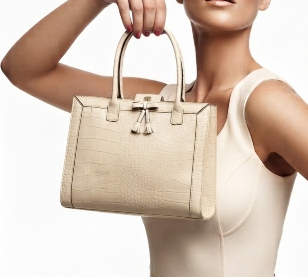 Cartera Vintage Estructurada Beige Textura Croco LIZ CLAIBORNE 1