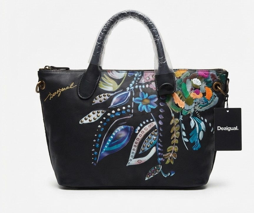 Bolso Negro Borde Efecto Borrego / Bordados Florales y Grafiti 
