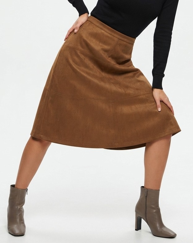 Falda Midi Tono Marrón Faux Suede BANANA REPUBLIC (S-M) SHOWROOM 1
