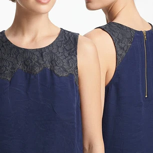 Blusa 100% Seda Azul Marino Con Encaje J. CREW (S) NUEVO CON ETIQUETAS