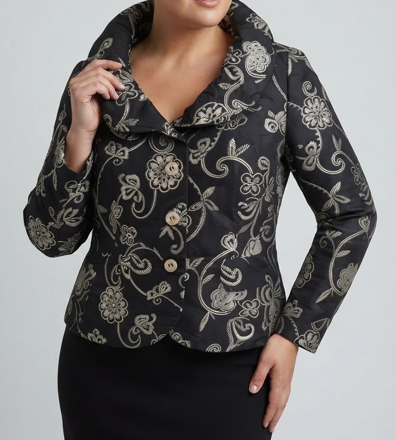 Chaqueta Blazer Brocada Negra con Bordado Floral Dorado y Cuello Envolvente BASLER (M-L) SHOWROOM 1