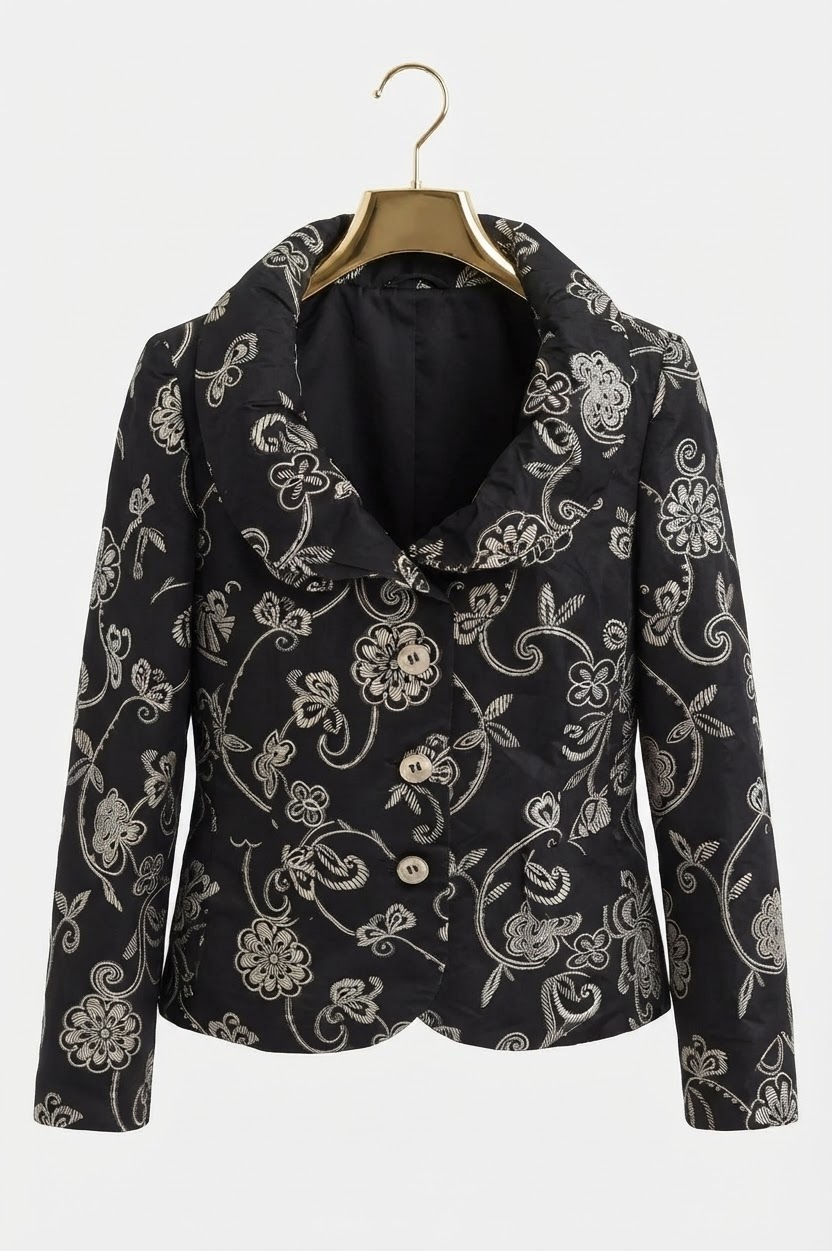 Chaqueta Blazer Brocada Negra con Bordado Floral Dorado y Cuello Envolvente BASLER (M-L) SHOWROOM 2