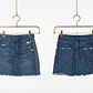 Minifalda de Mezclilla Azul Medio con Franja Lateral y Ruedo Deshilachado ABERCROMBIE & FITCH (S) SHOWROOM - Miniatura 2