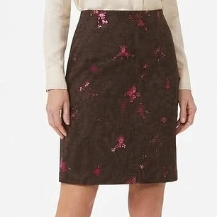 Falda 100% Cuero Gamuzado Café con Flores Bordadas ANN TAYLOR (S) SHOWROOM