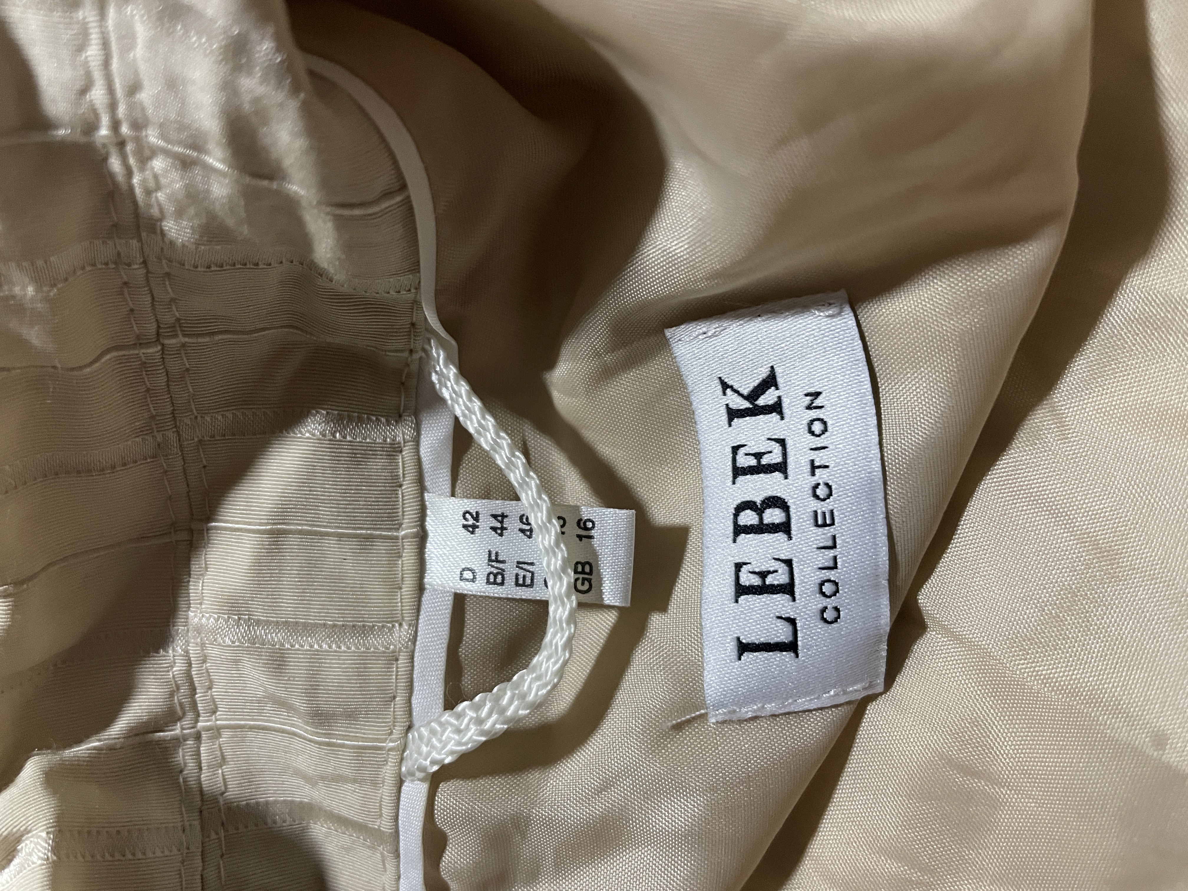 Blazer Texturizado Satinado BARBARA LEBEK COLLECTION (L-XL) SHOWROOM 4