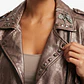 Chaqueta Biker Oro Rosa Metalizado con Tachas y Charms BLANKNYC (S) NUEVO - Miniatura 2