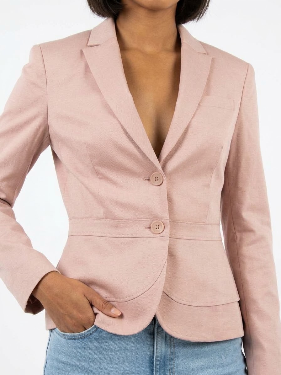 Blazer Entallado con Doble Botonadura y Diseño Peplum en la Cintura COMMA 2