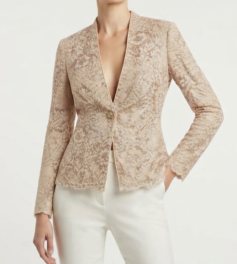 Blazer / Chaqueta Elegante de Encaje con Perlas y Botón Joya PATRA (M) SHOWROOM 1