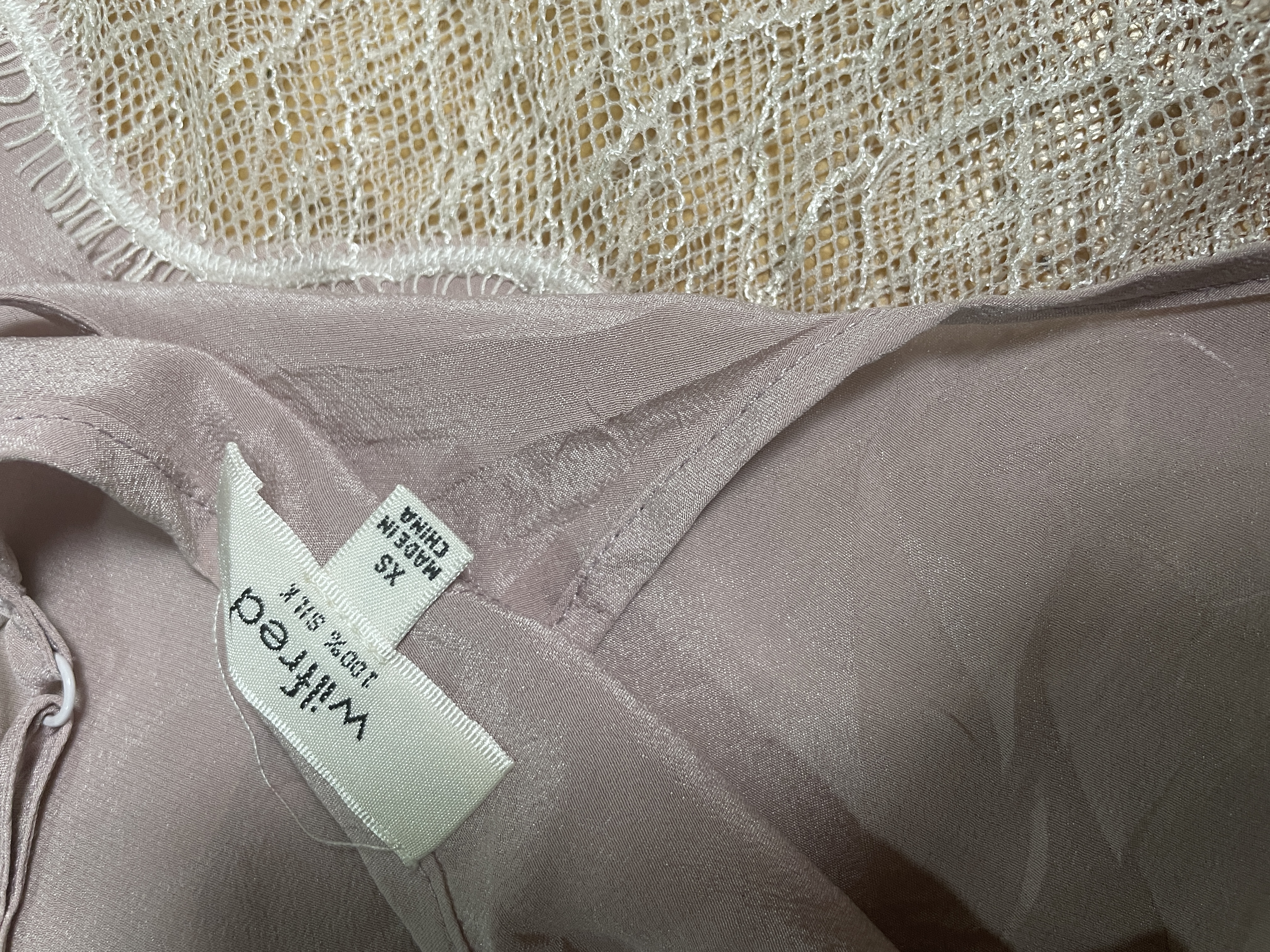 Top Lencero 100% Seda Dusty Pink Encaje WILFRED BY ARITZIA (XS-S) SHOWROOM 4