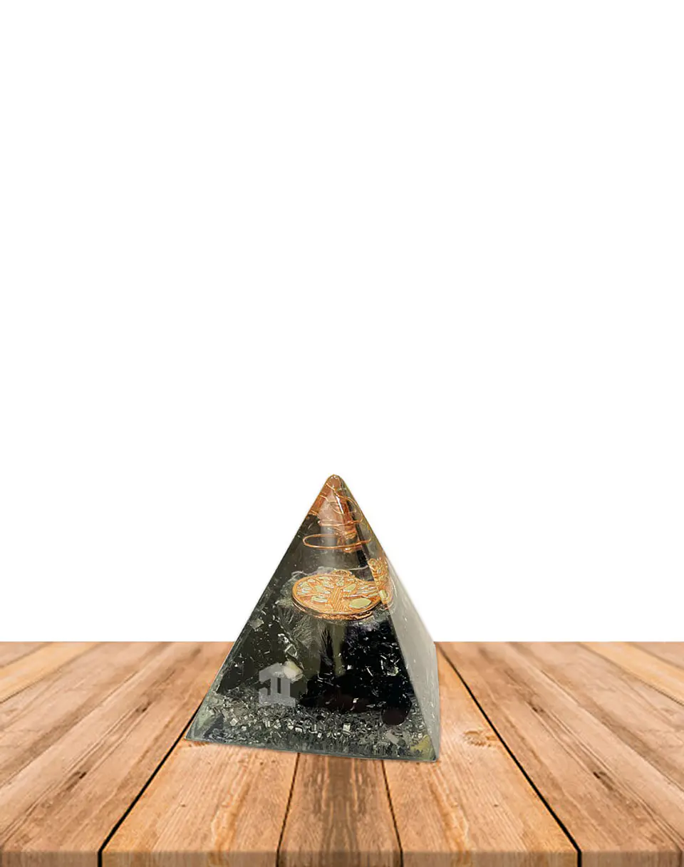 Pirámide de Resina (Orgonita)  6x6 cm  5