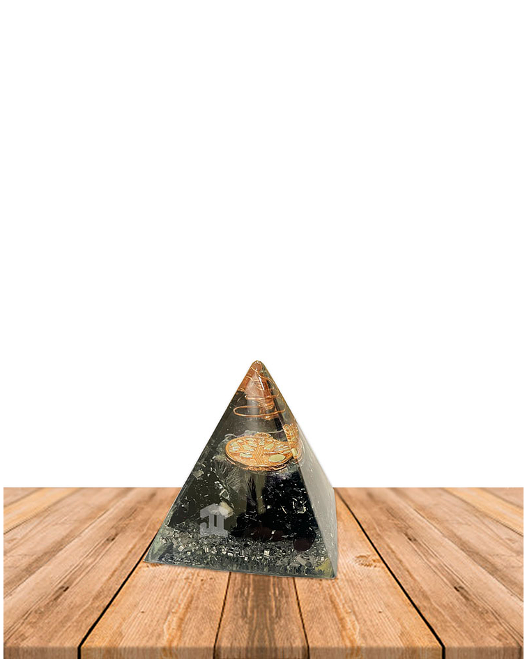 Pirámide de Resina (Orgonita)  5x5 cm 