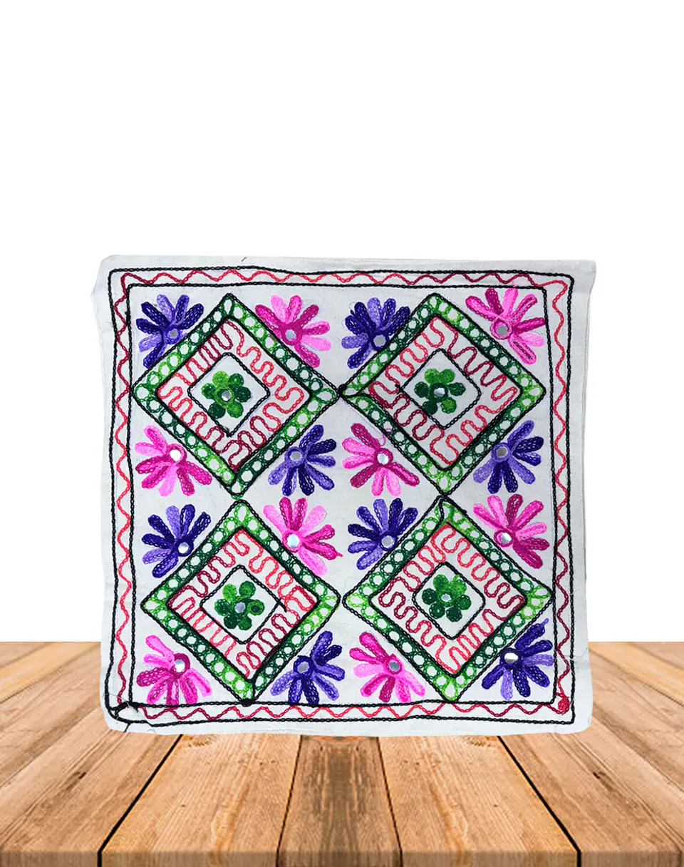 Funda de Cojín Bordado Blanca 105-109 2