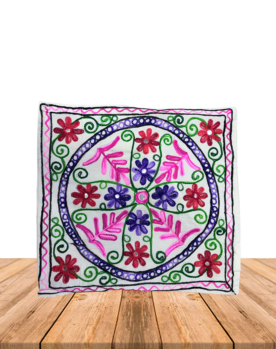 Funda de Cojín Bordado Blanca 105-109 9