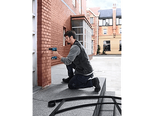 Juego de atornillador de impacto GDR 18V-215 + Taladro percutor GSB 185-LI + 2 Baterías 18V 2.0Ah BOSCH